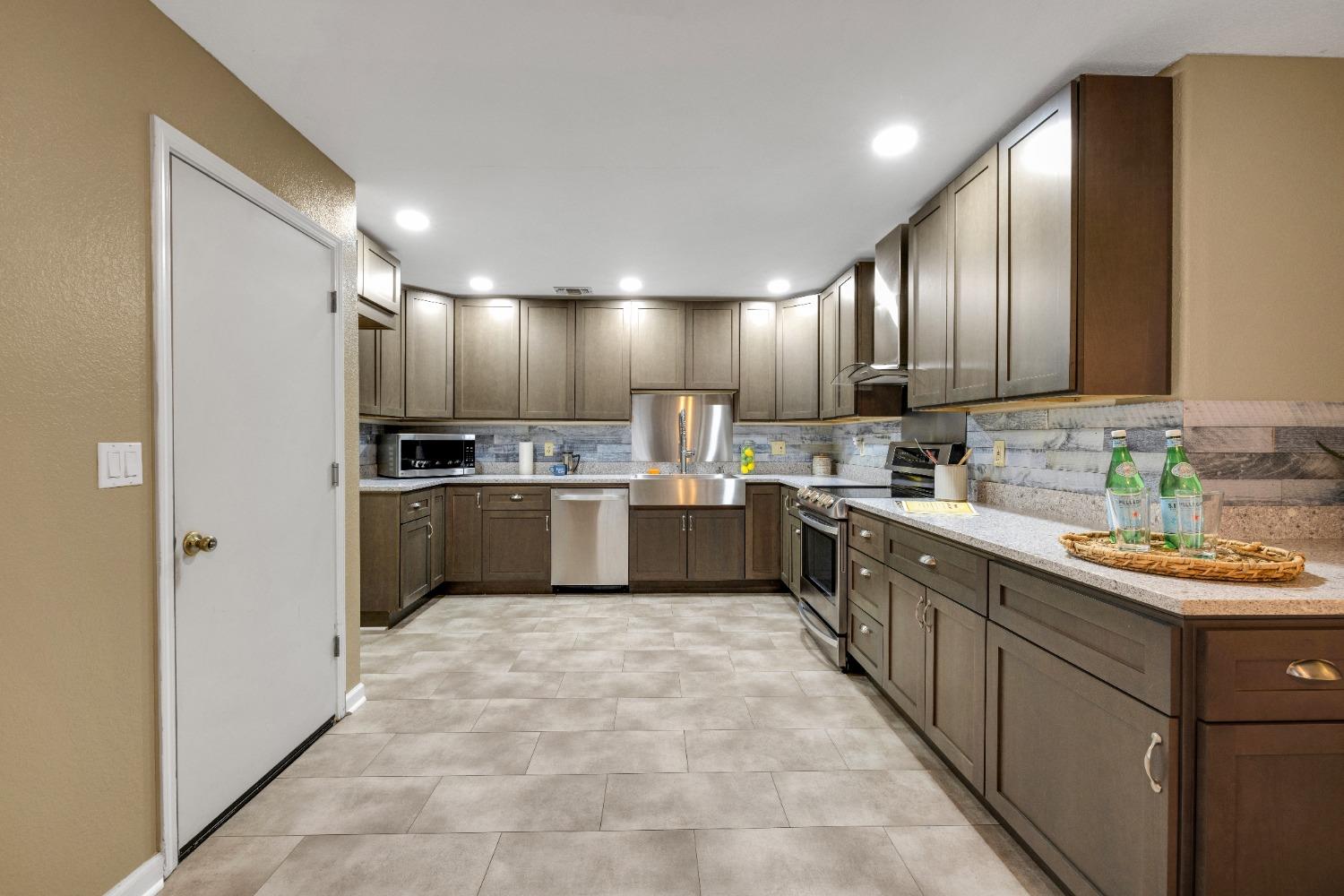 6622 Oak Lakes Lane