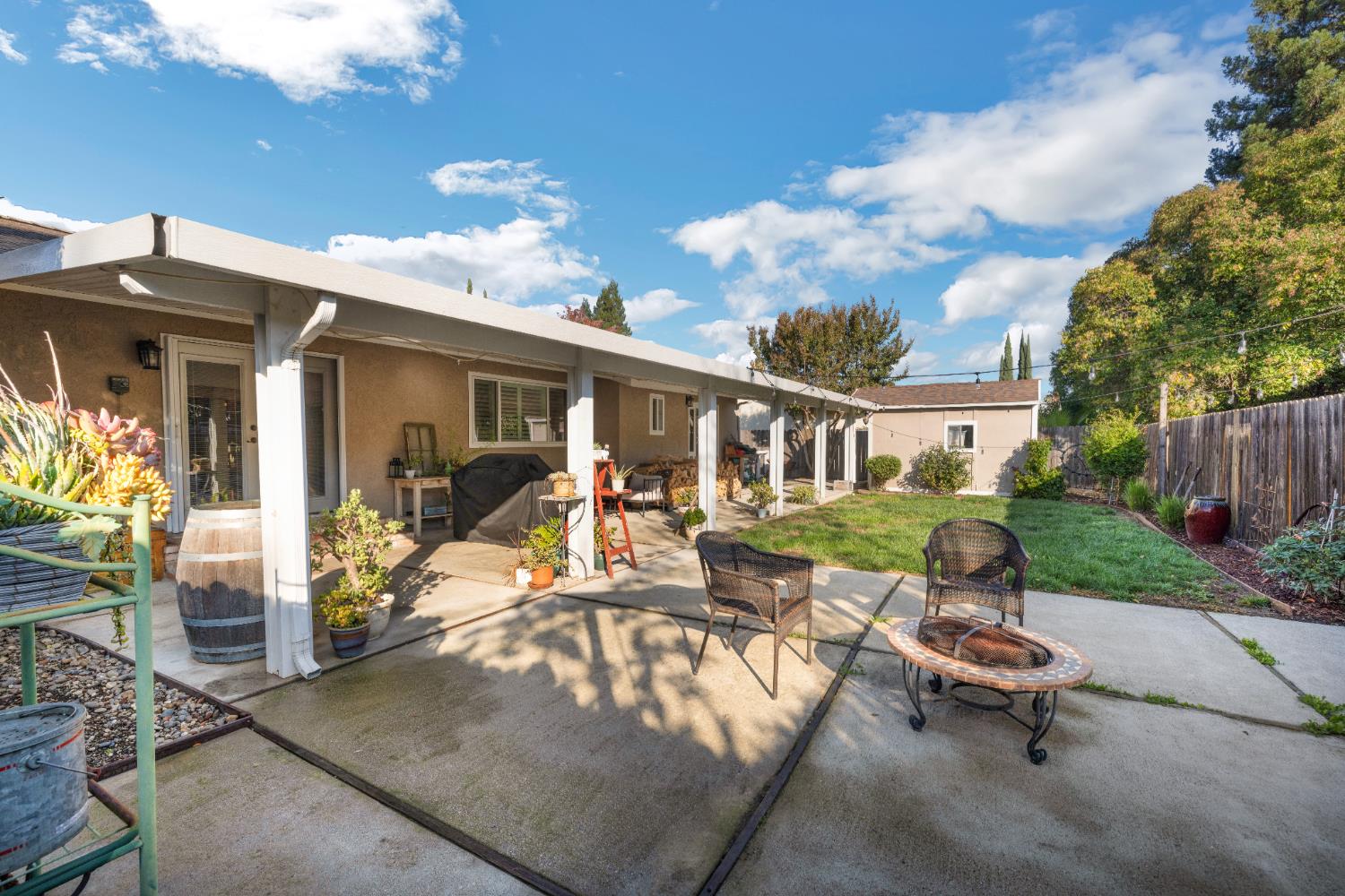 1205 Cresthaven Drive