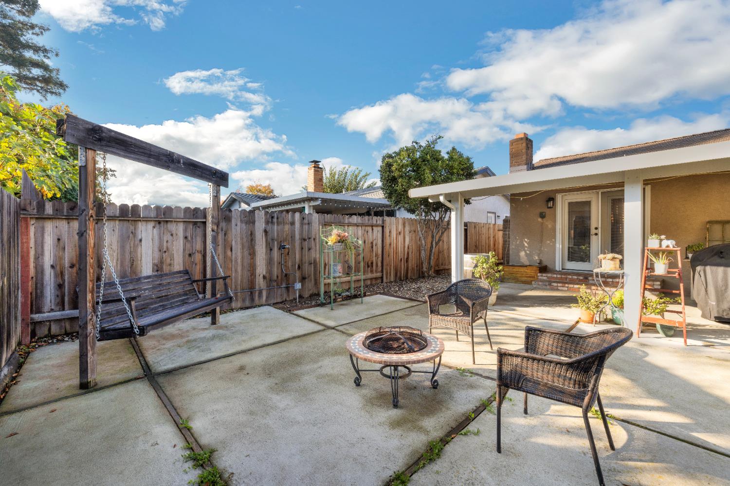 1205 Cresthaven Drive