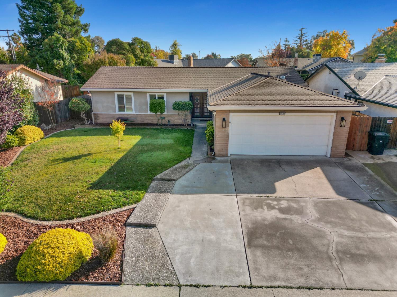 1205 Cresthaven Drive