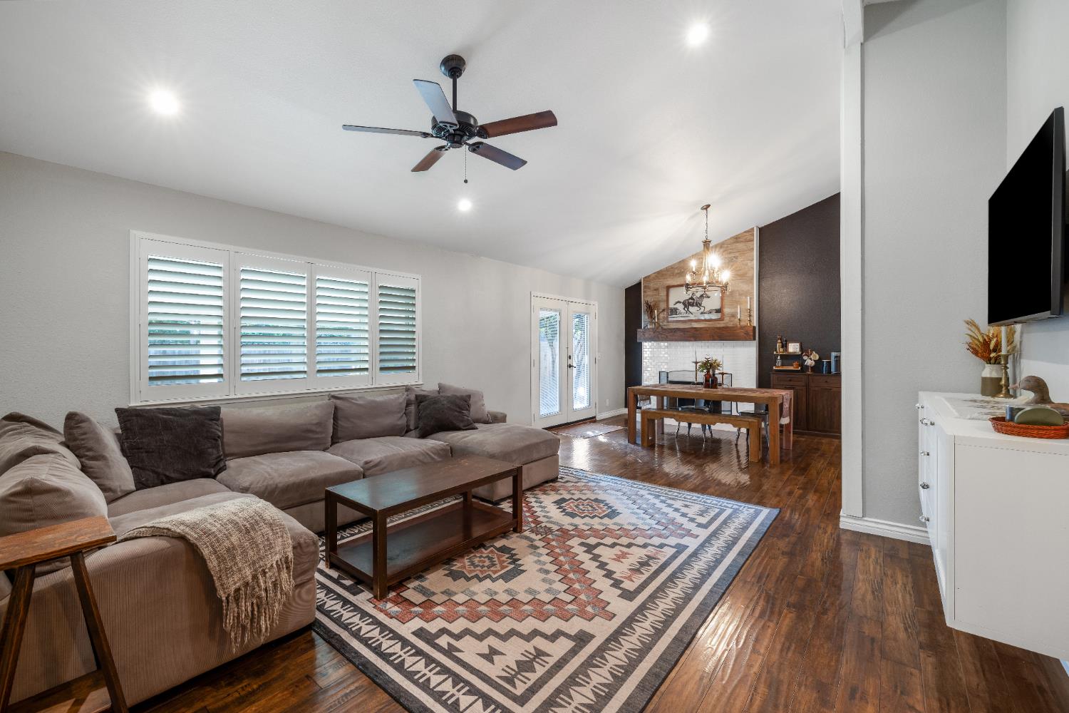 1205 Cresthaven Drive