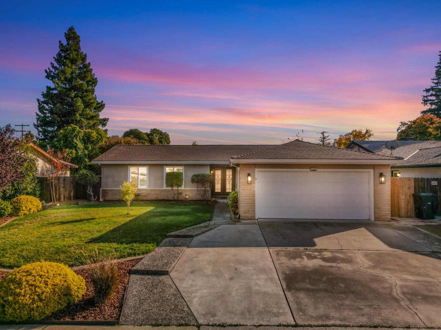 1205 Cresthaven Drive