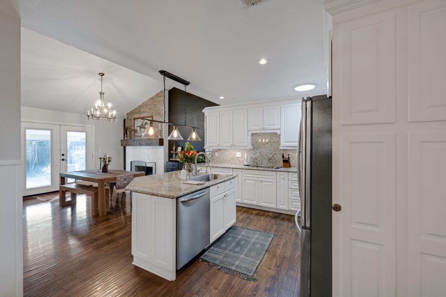 1205 Cresthaven Drive