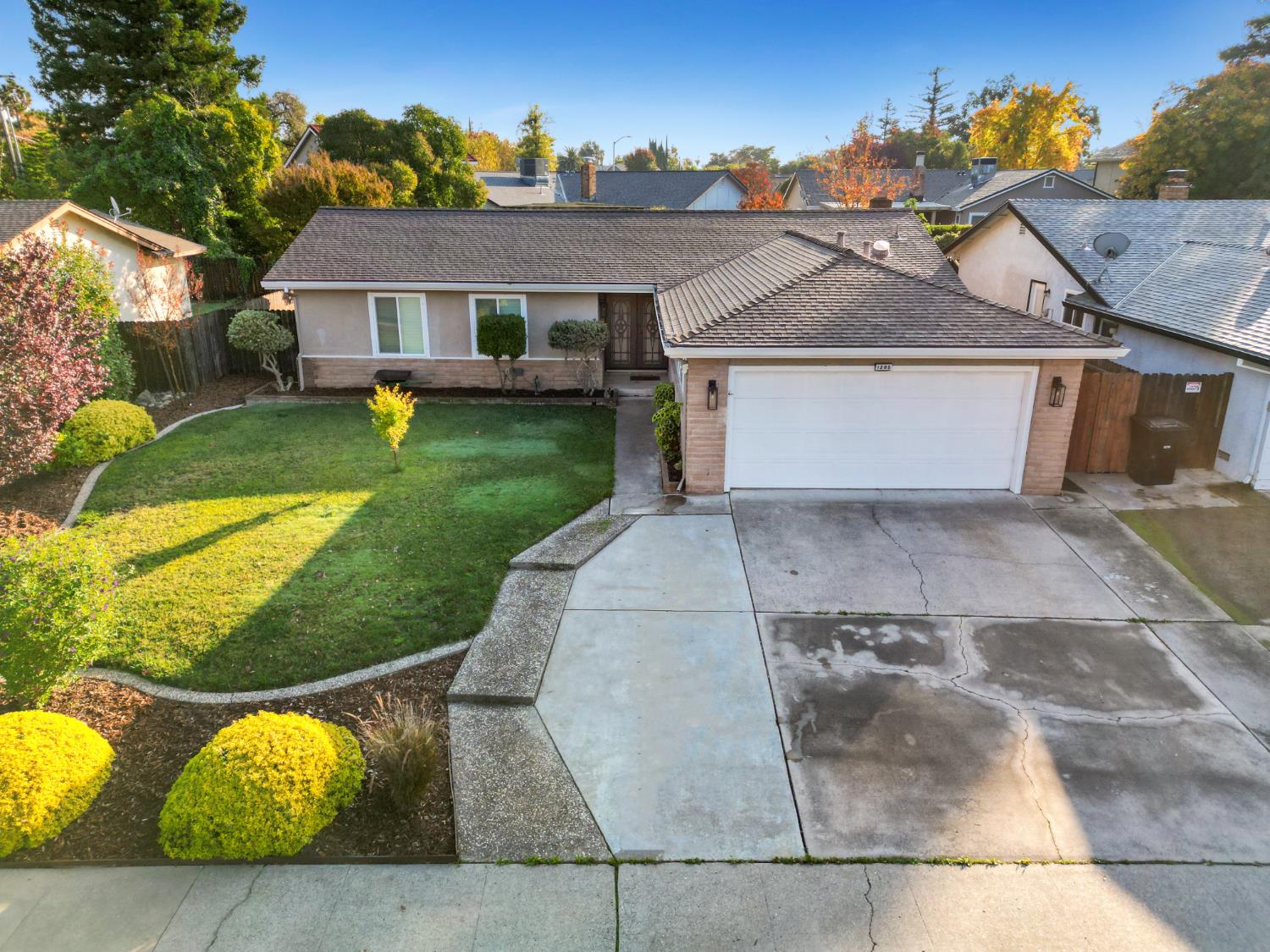 1205 Cresthaven Drive