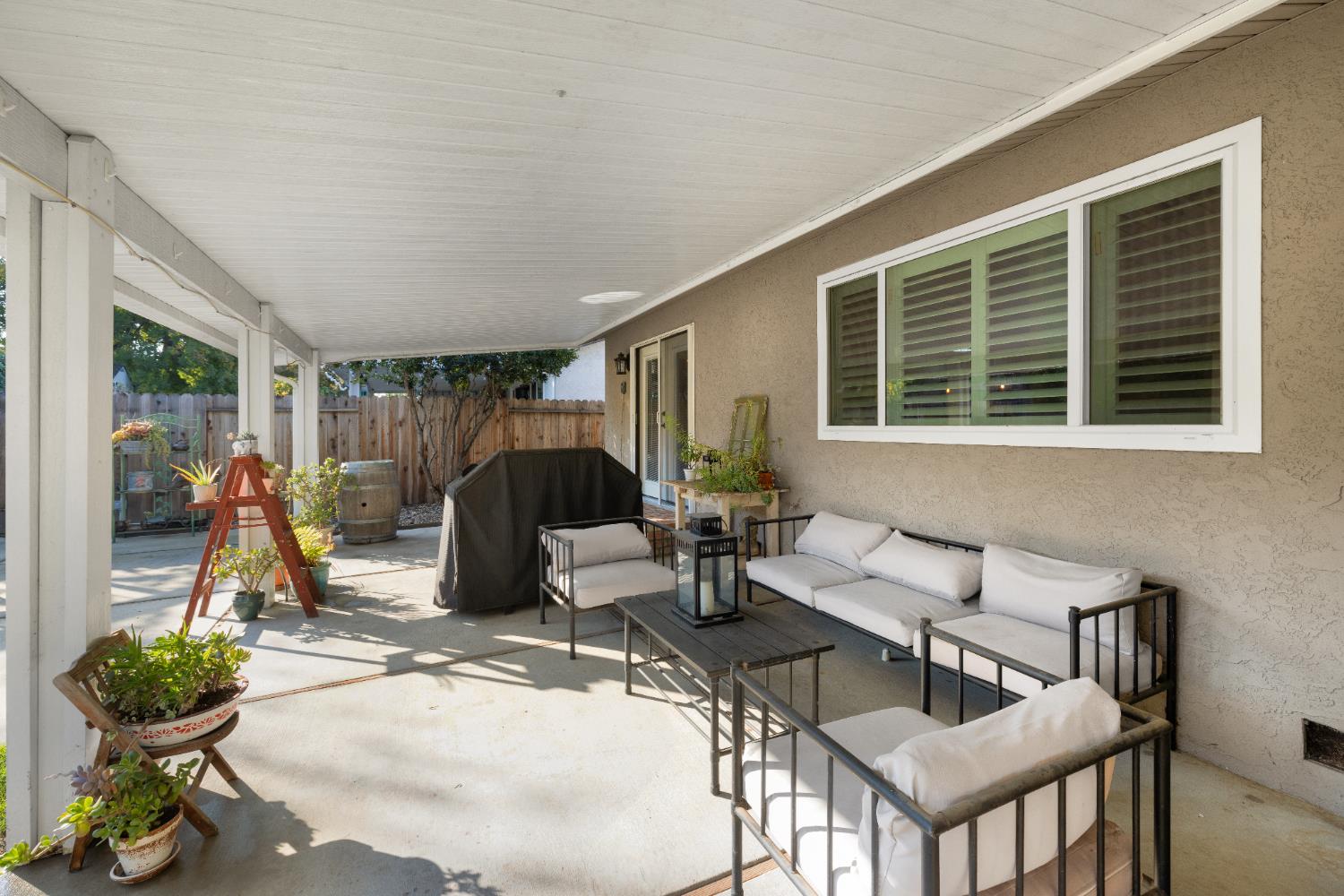 1205 Cresthaven Drive