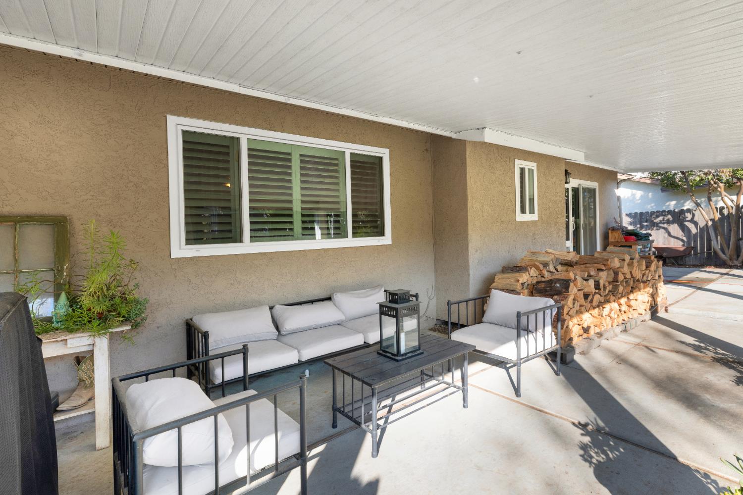 1205 Cresthaven Drive