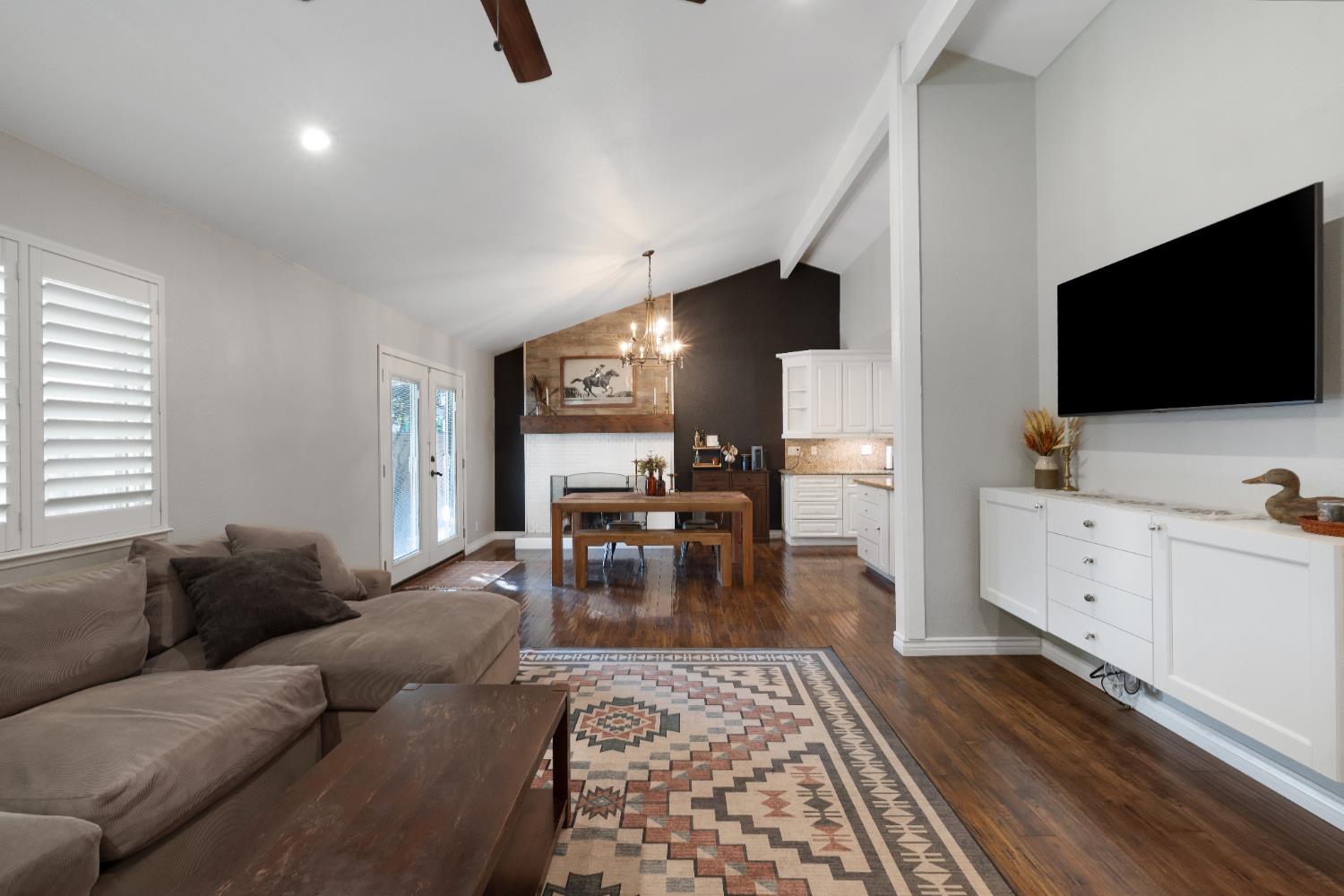 1205 Cresthaven Drive