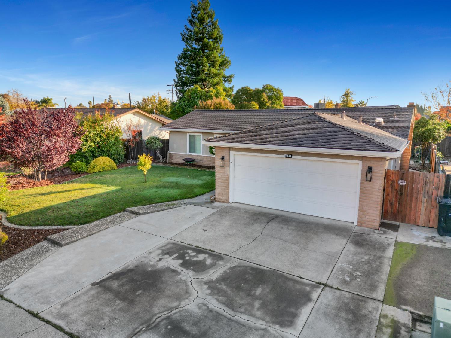1205 Cresthaven Drive
