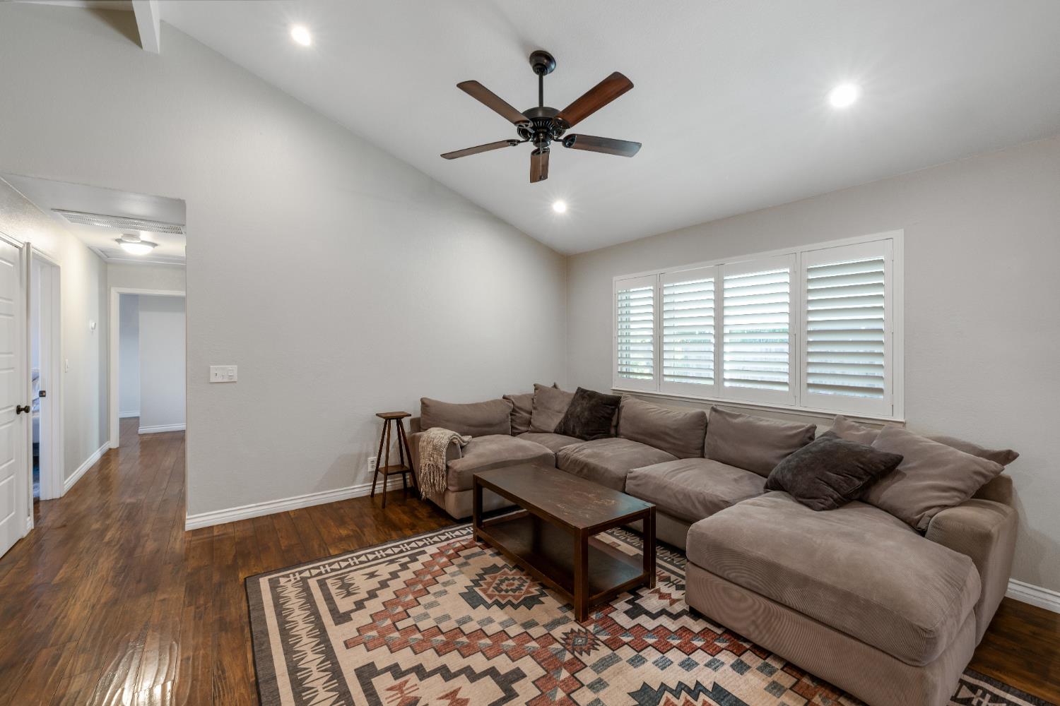 1205 Cresthaven Drive