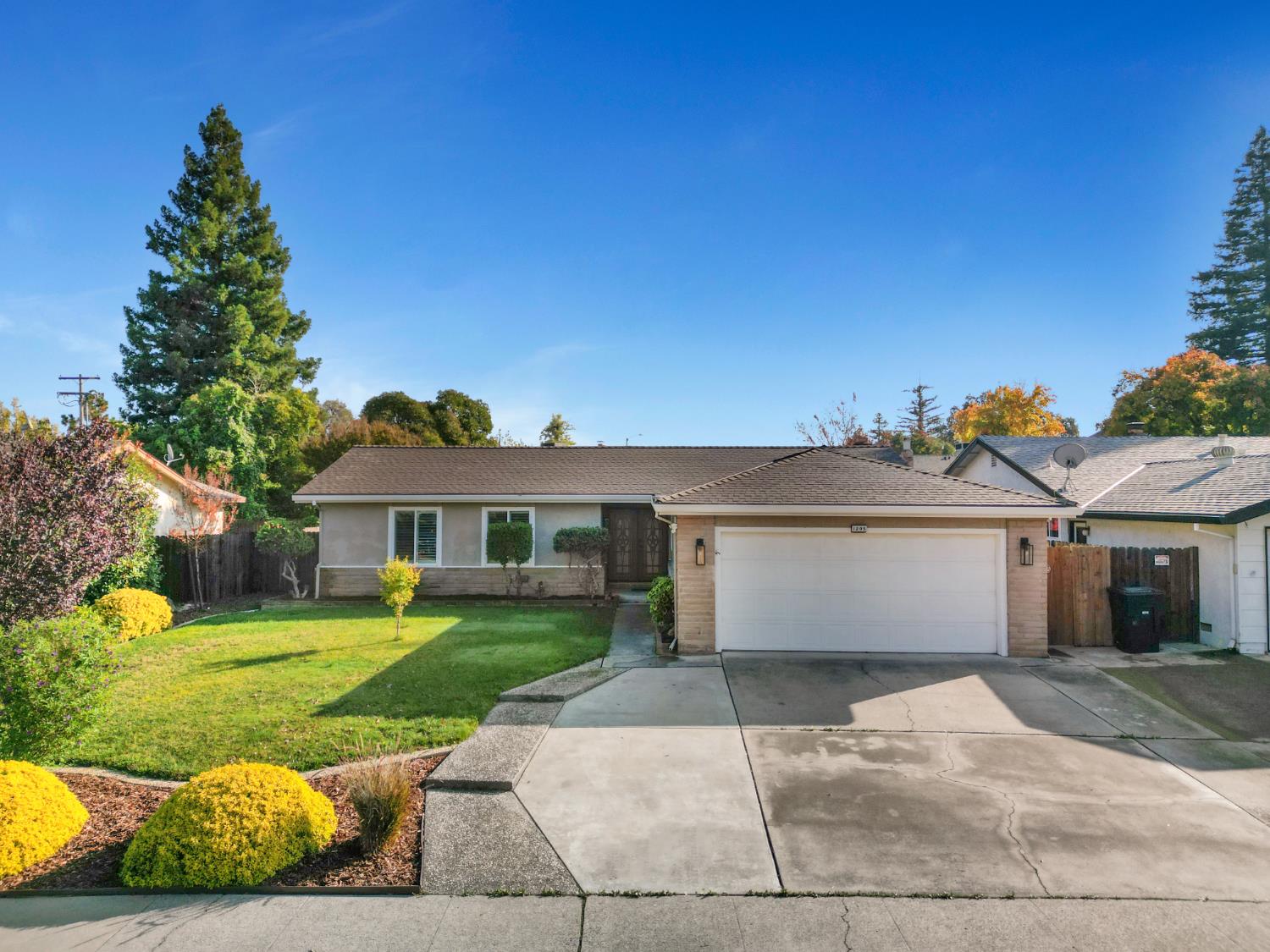 1205 Cresthaven Drive