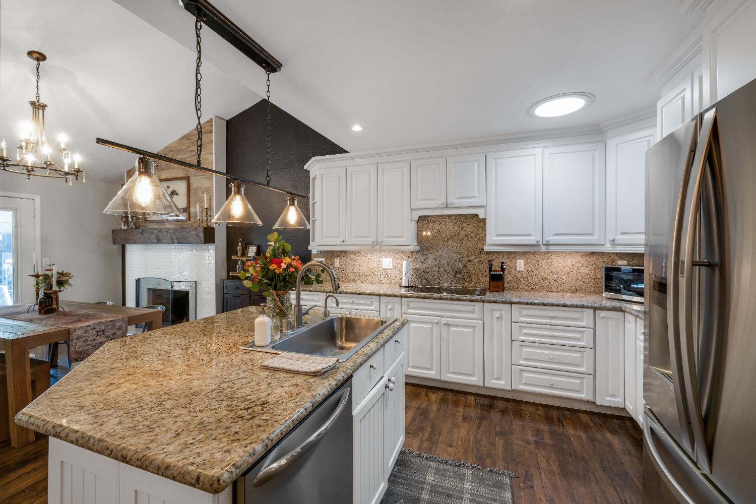 1205 Cresthaven Drive