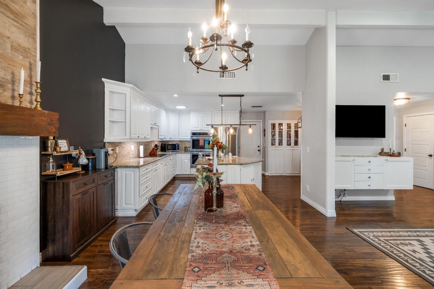 1205 Cresthaven Drive