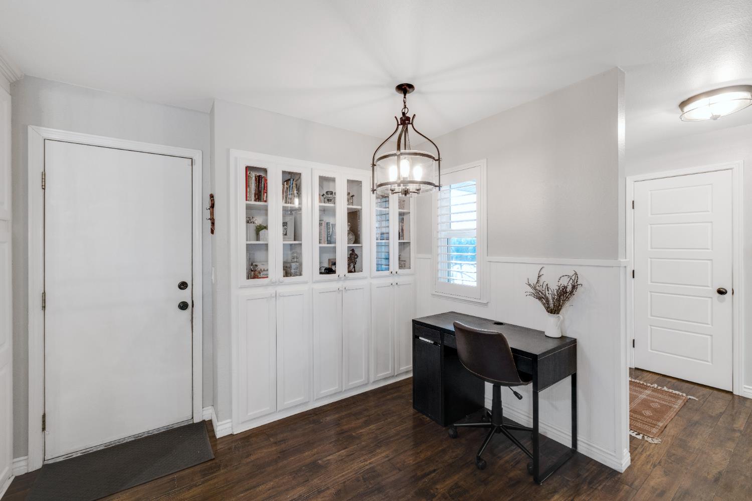 1205 Cresthaven Drive