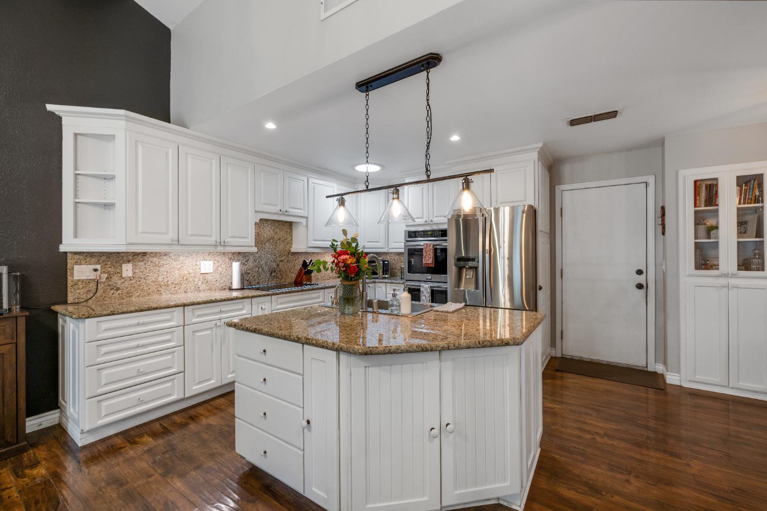 1205 Cresthaven Drive