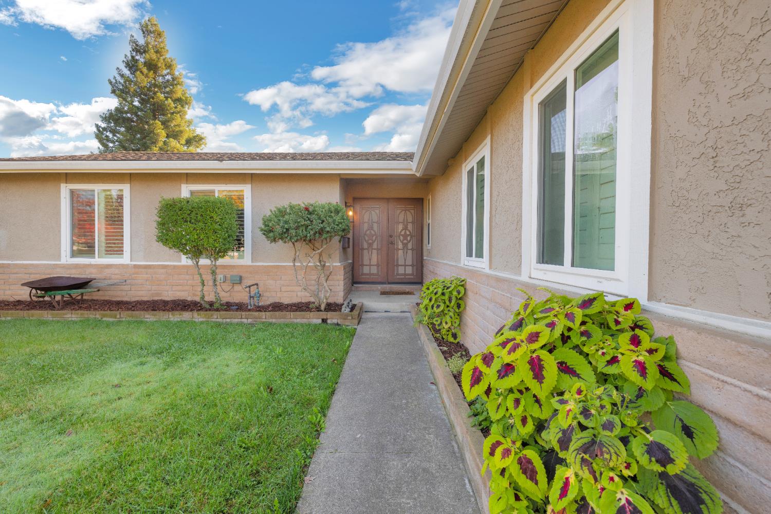 1205 Cresthaven Drive