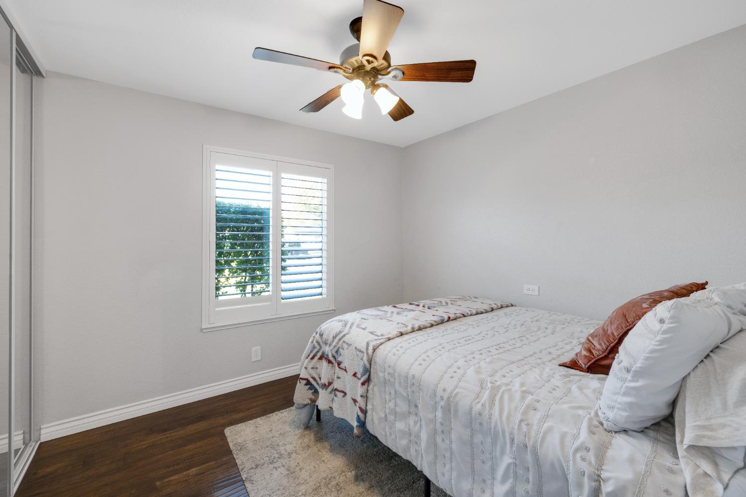 1205 Cresthaven Drive