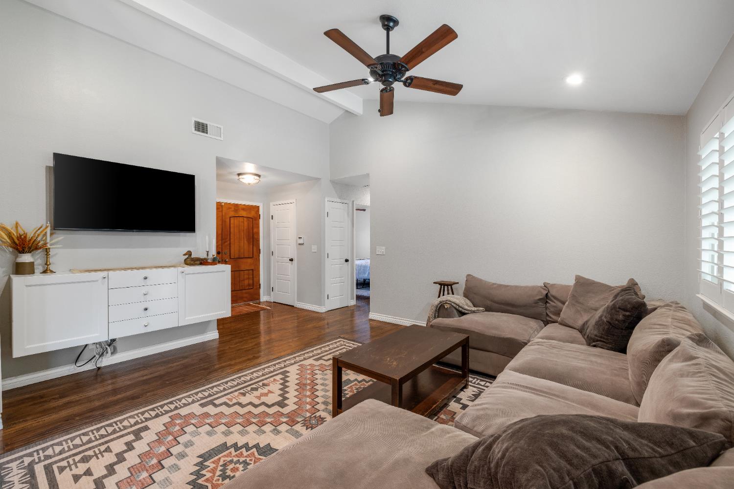 1205 Cresthaven Drive