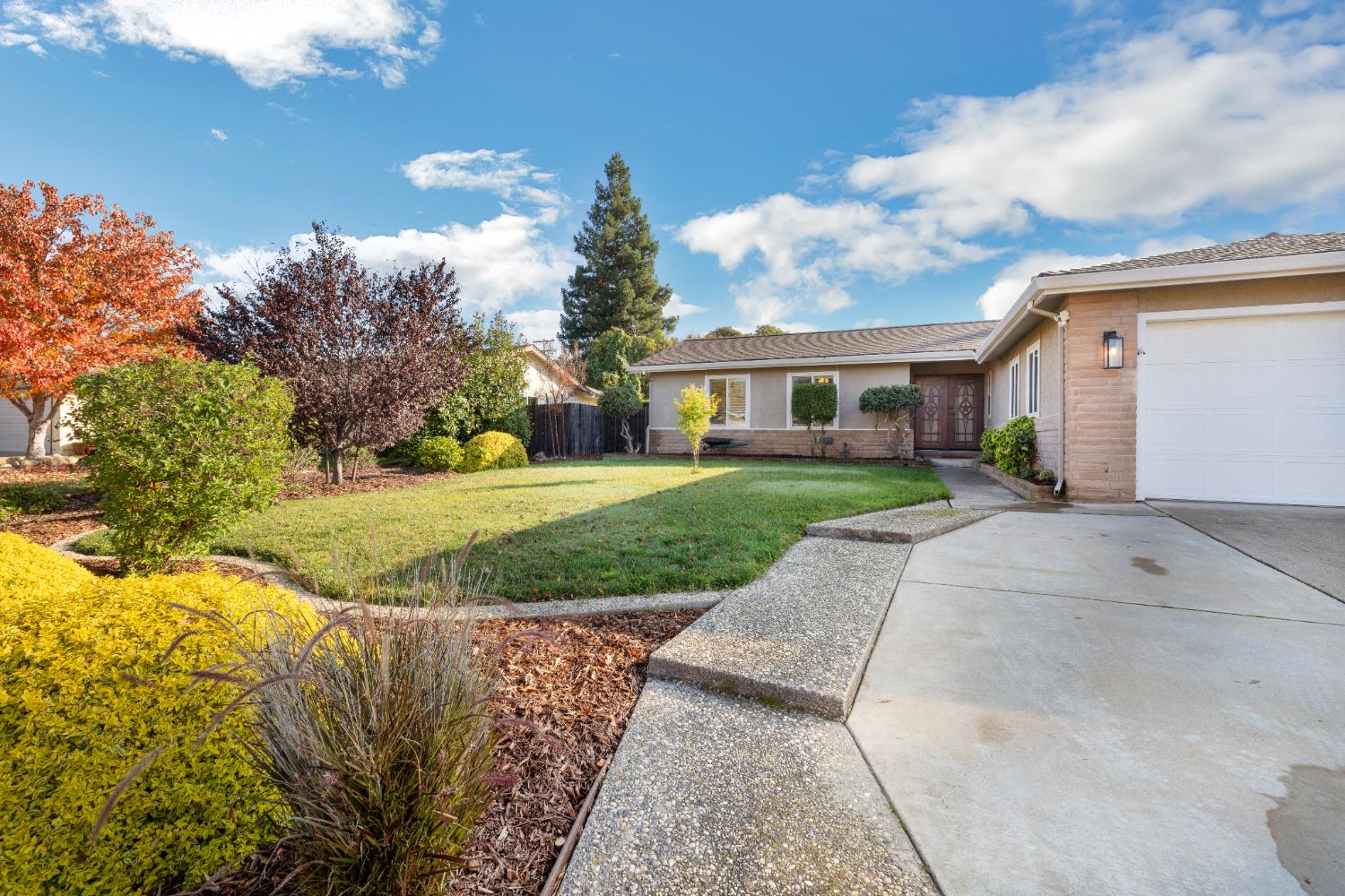 1205 Cresthaven Drive