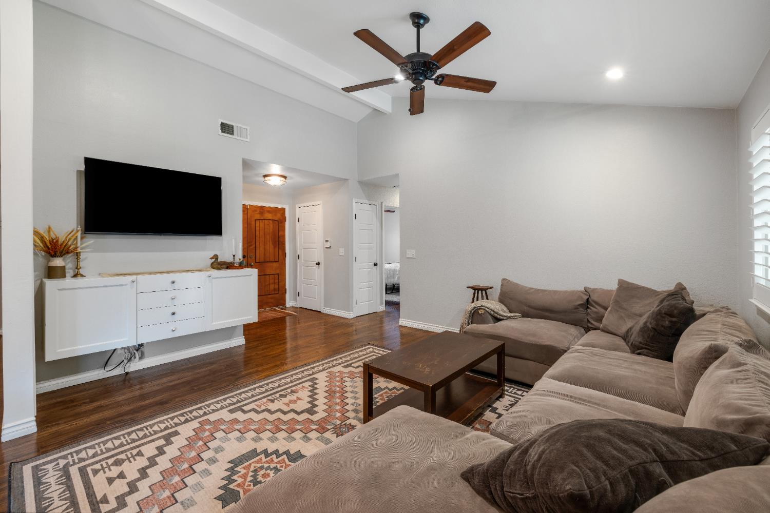 1205 Cresthaven Drive