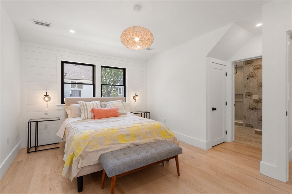 216 Aspinwall Ave, # 3