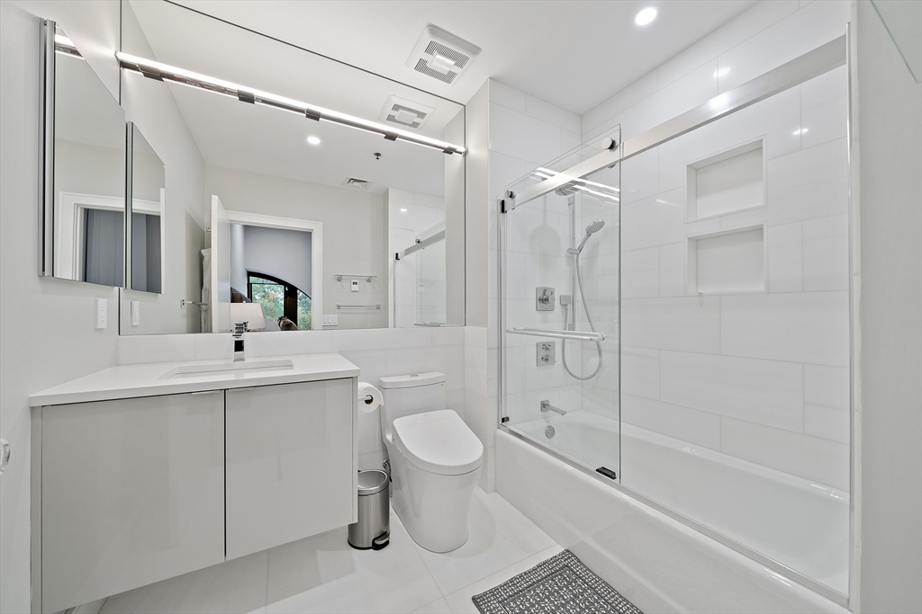 2420 Beacon Street # 401