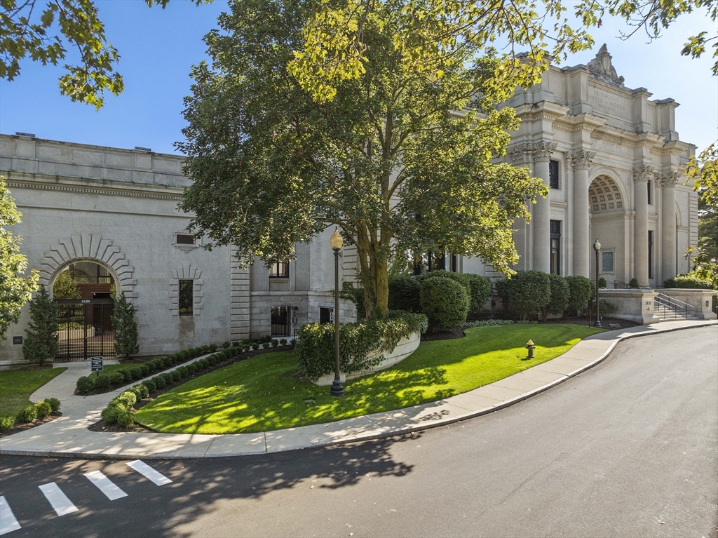 2420 Beacon Street # 401