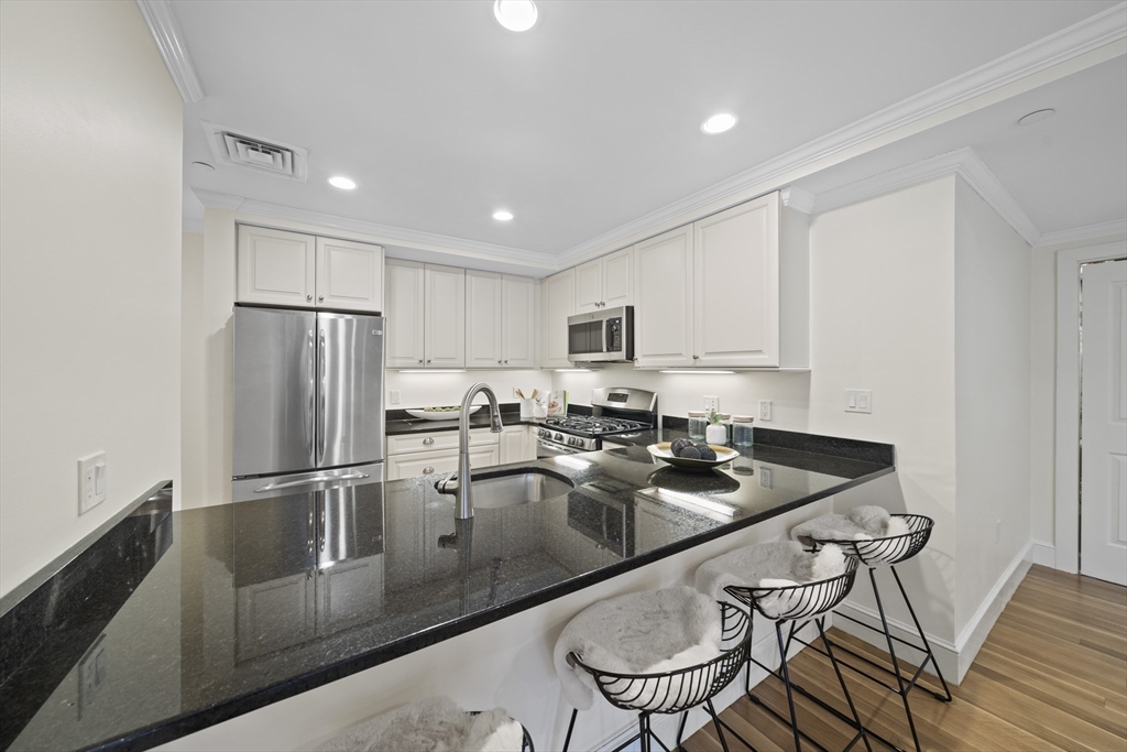 321 Hammond Pond Pkwy # 105