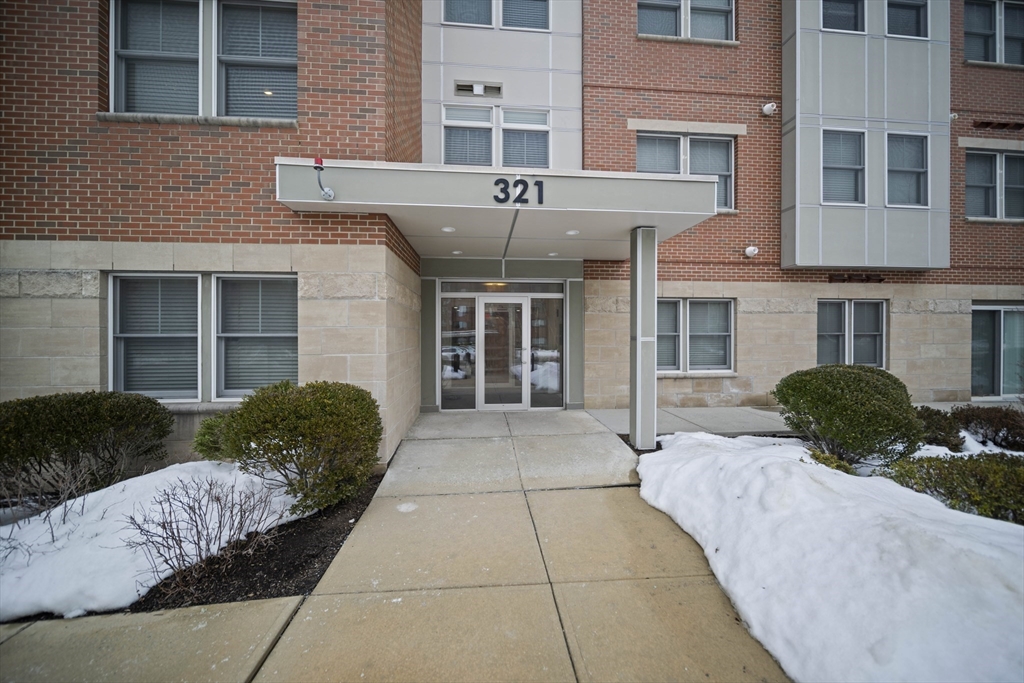 321 Hammond Pond Pkwy # 105