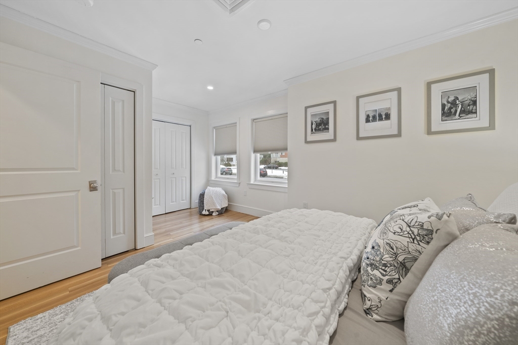 321 Hammond Pond Pkwy # 105