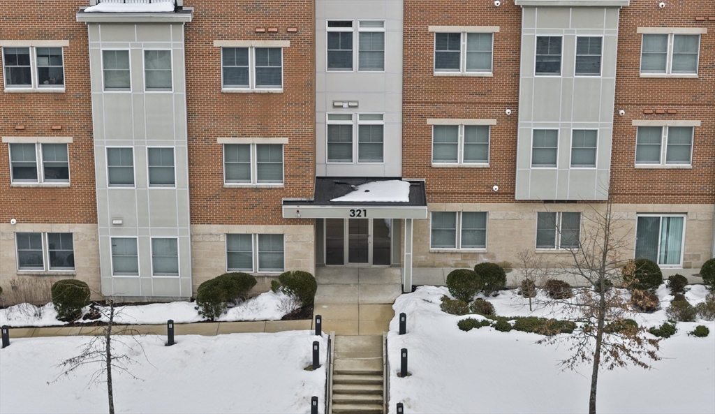 321 Hammond Pond Pkwy # 105