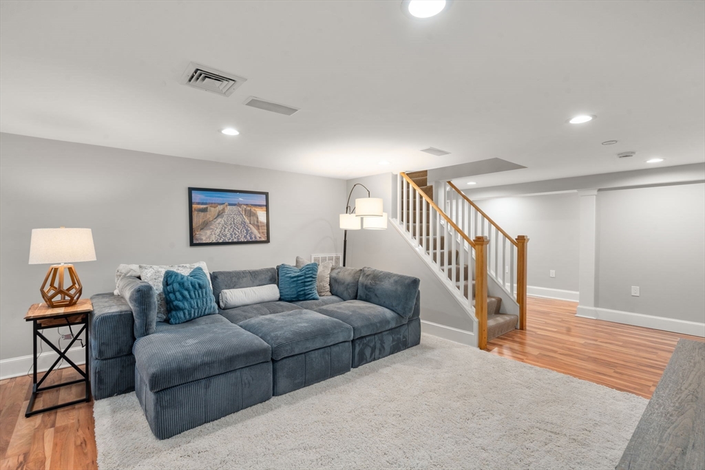 6 Risley Rd