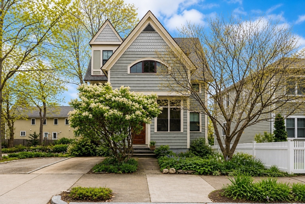 26 Circuit Ave