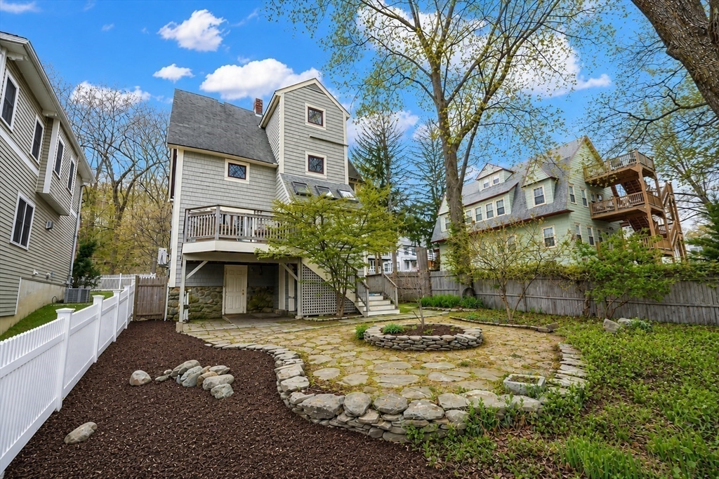 26 Circuit Ave