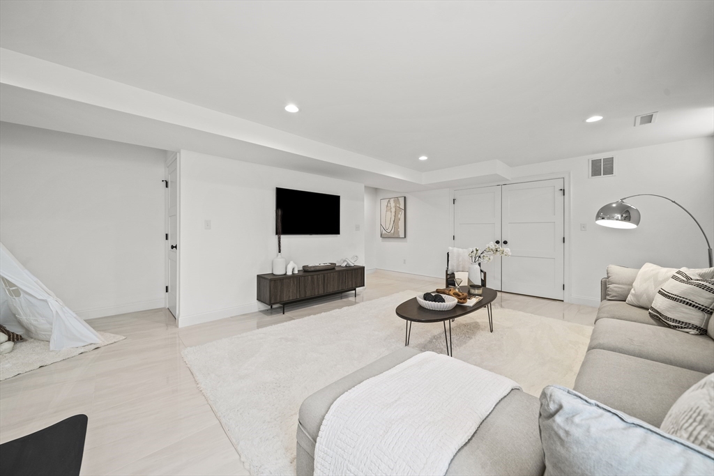 61 Gale Street # 1