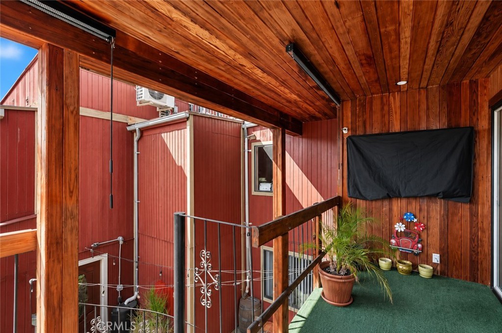 1145 Knoll Drive