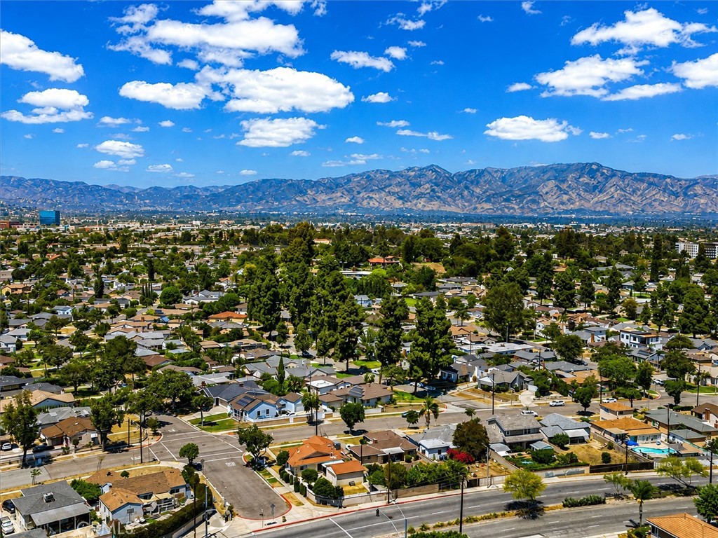 1145 Knoll Drive