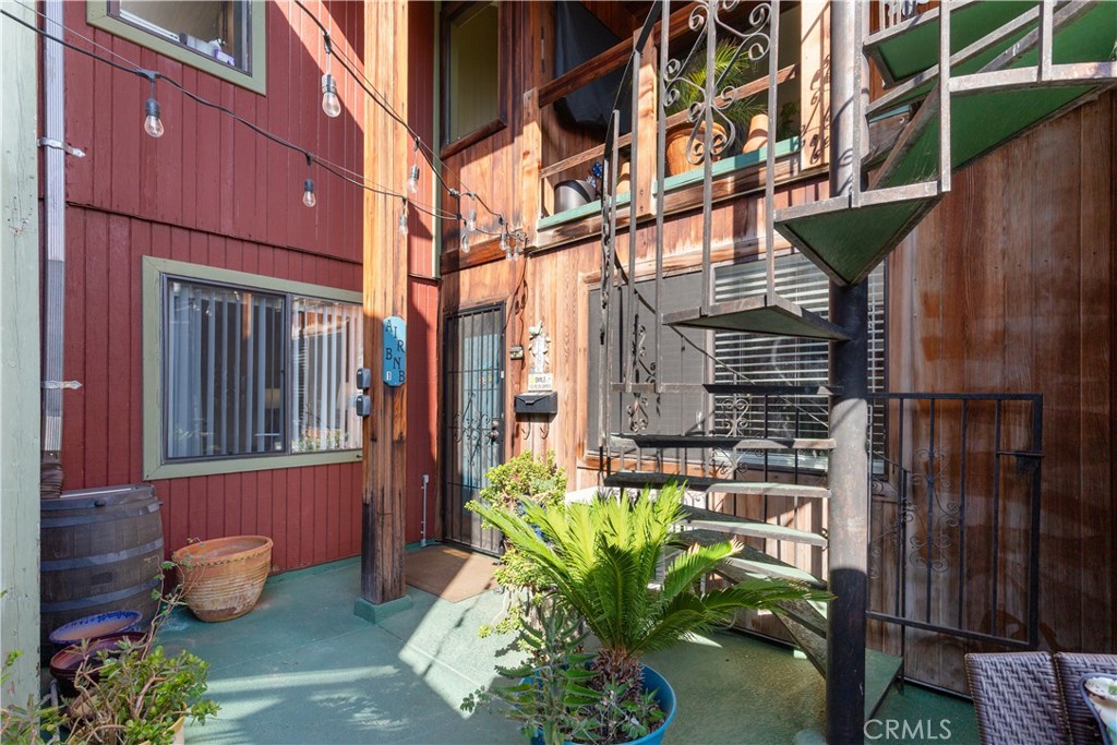 1145 Knoll Drive