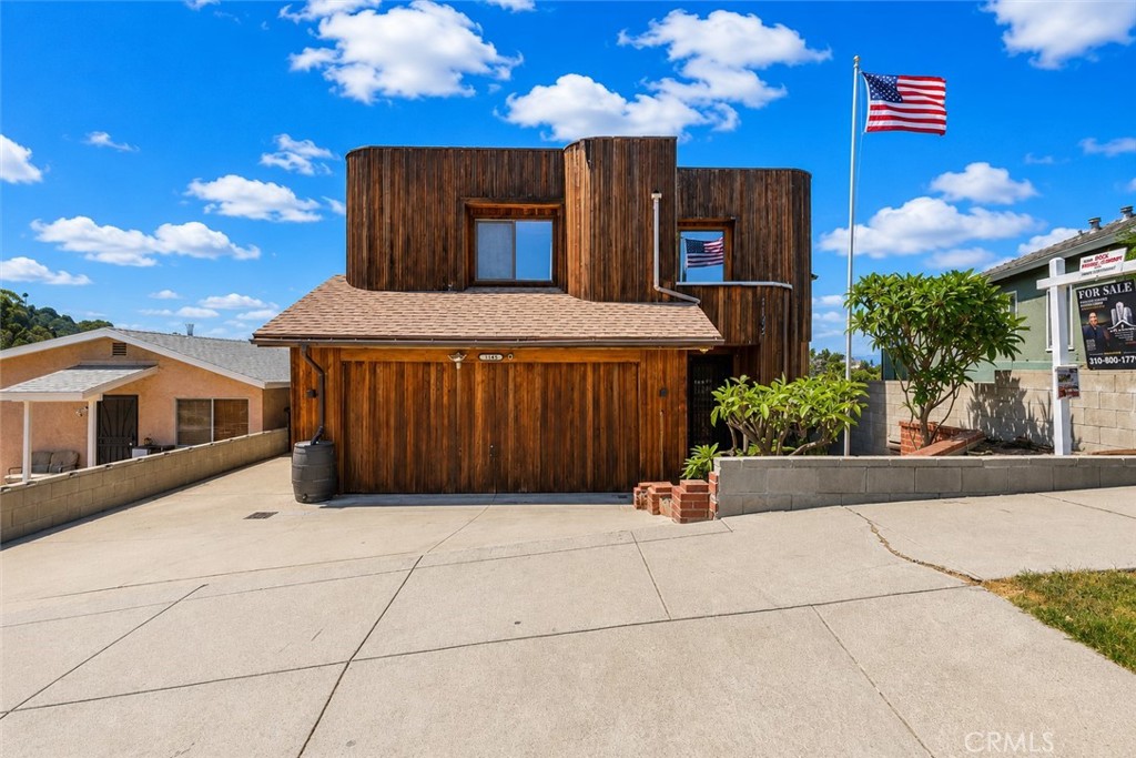 1145 Knoll Drive