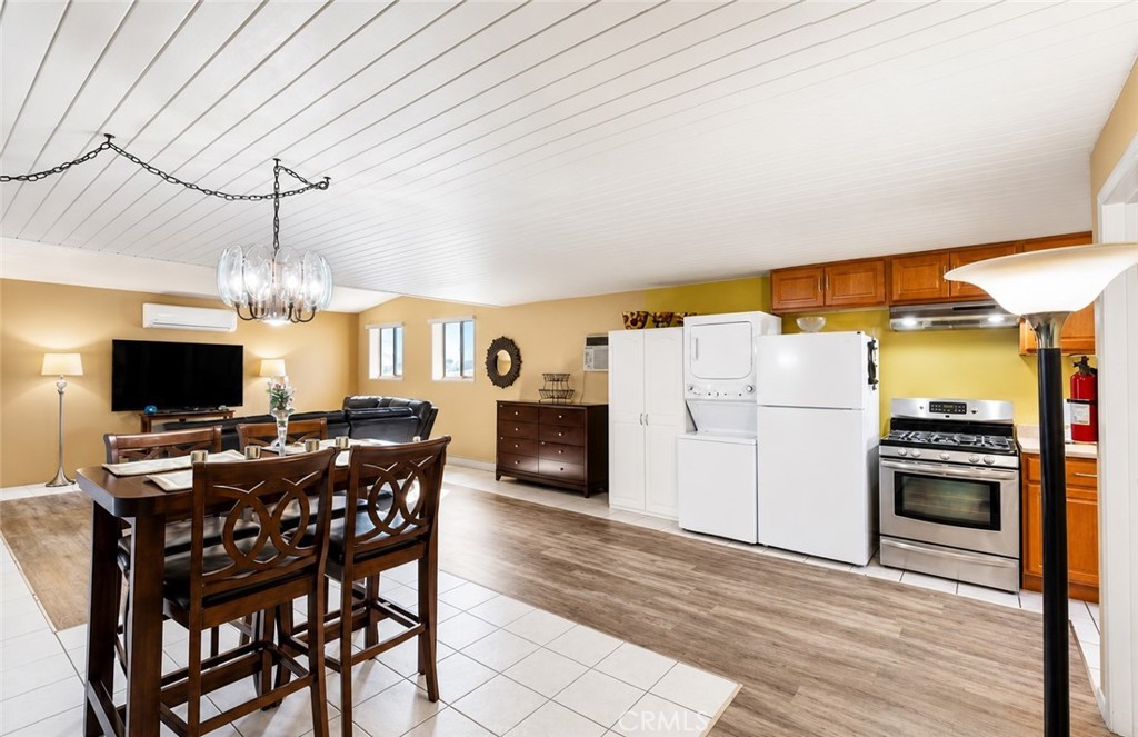 1145 Knoll Drive