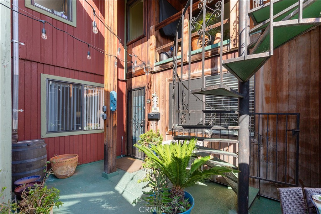 1145 Knoll Drive