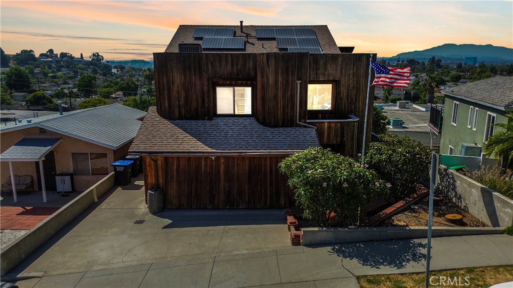 1145 Knoll Drive