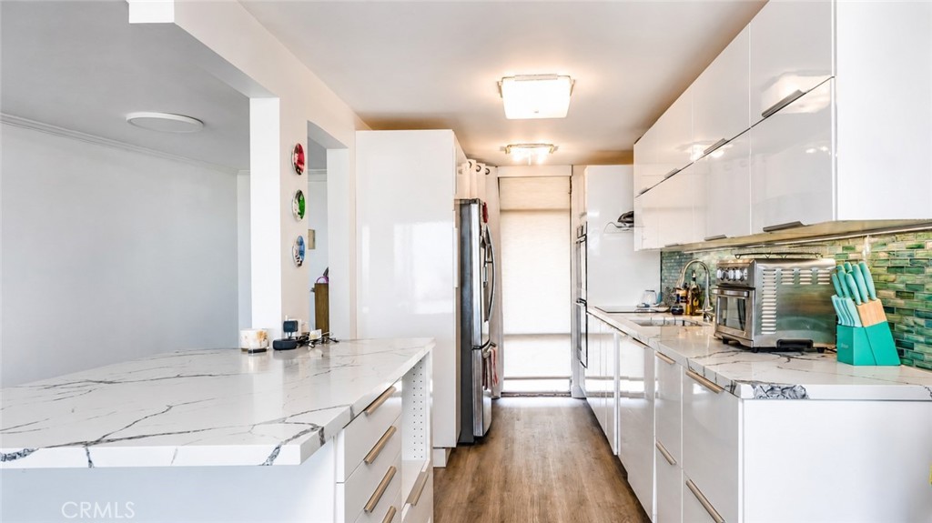 4265 Marina City Drive 811