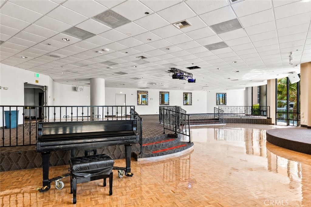 4265 Marina City Drive 811