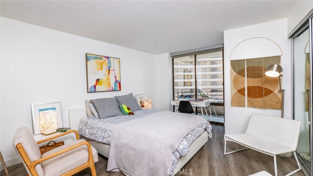 4265 Marina City Drive 811