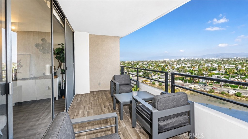 4265 Marina City Drive 811