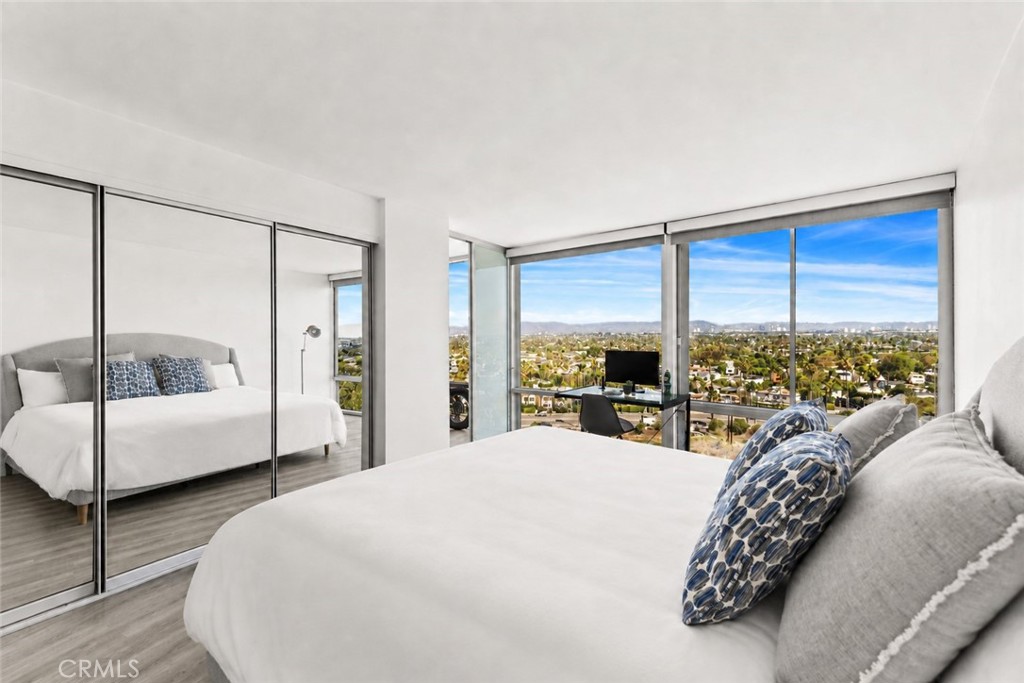4265 Marina City Drive 811