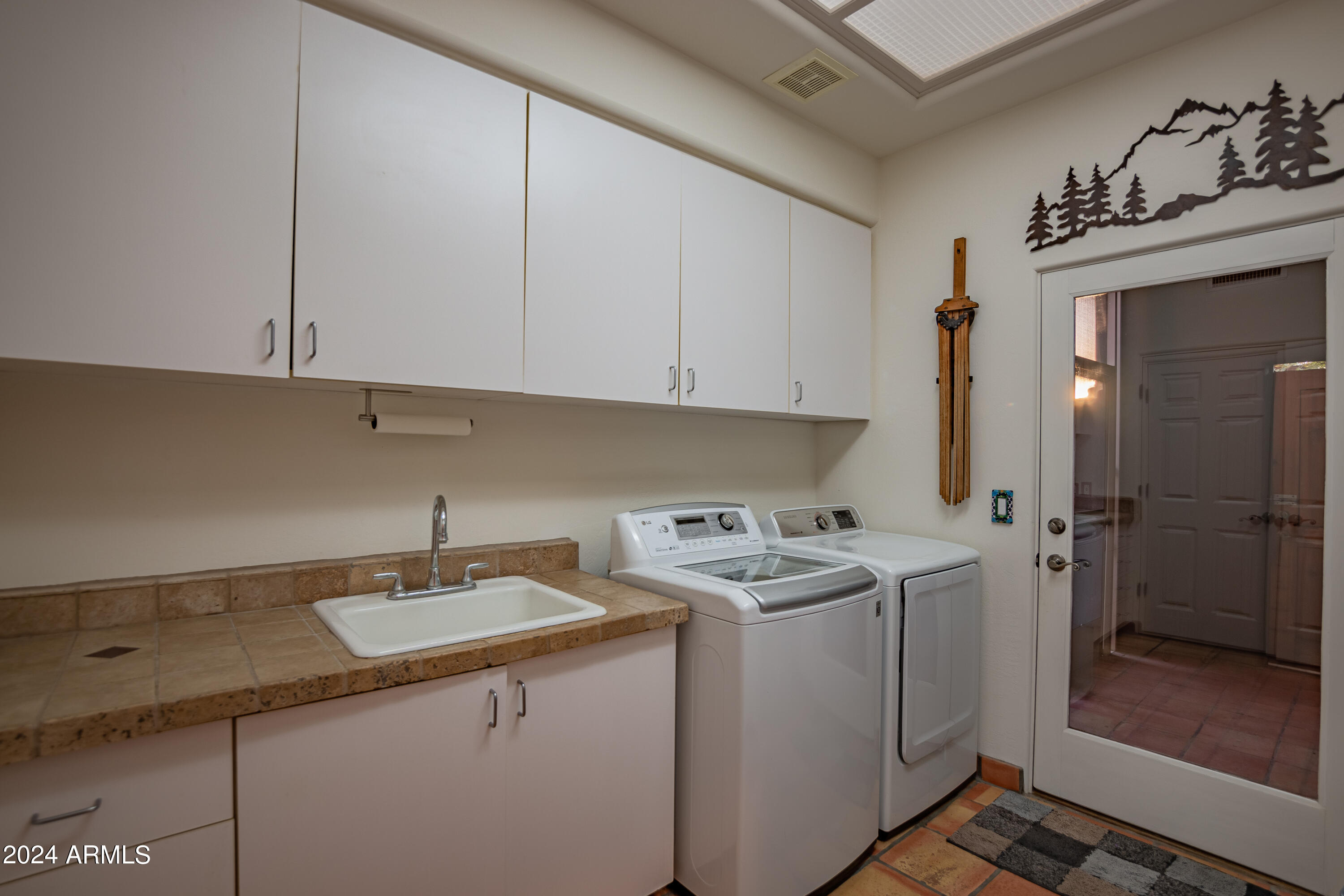 8315 E BRONCO Trail