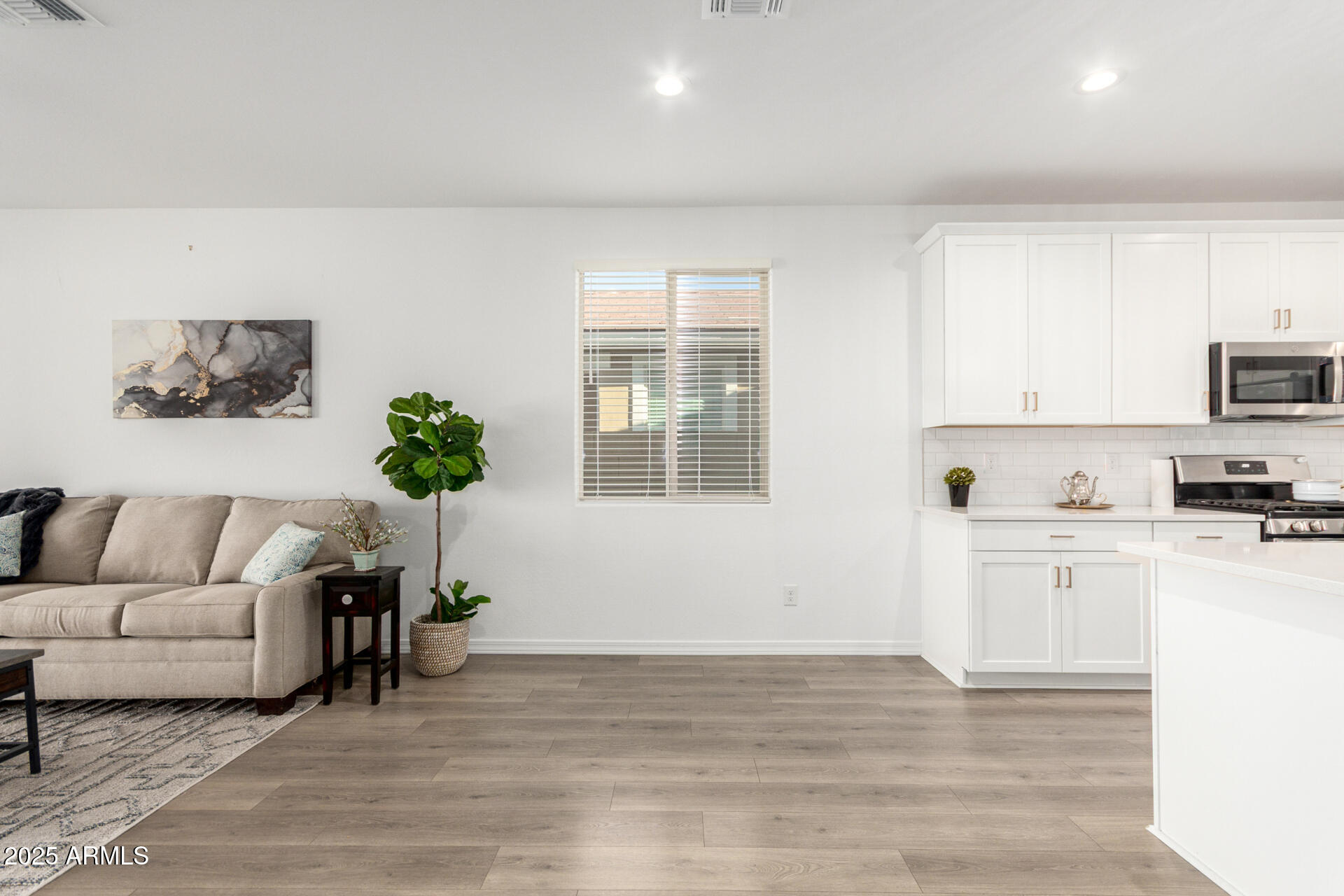 20264 W MONTECITO Avenue