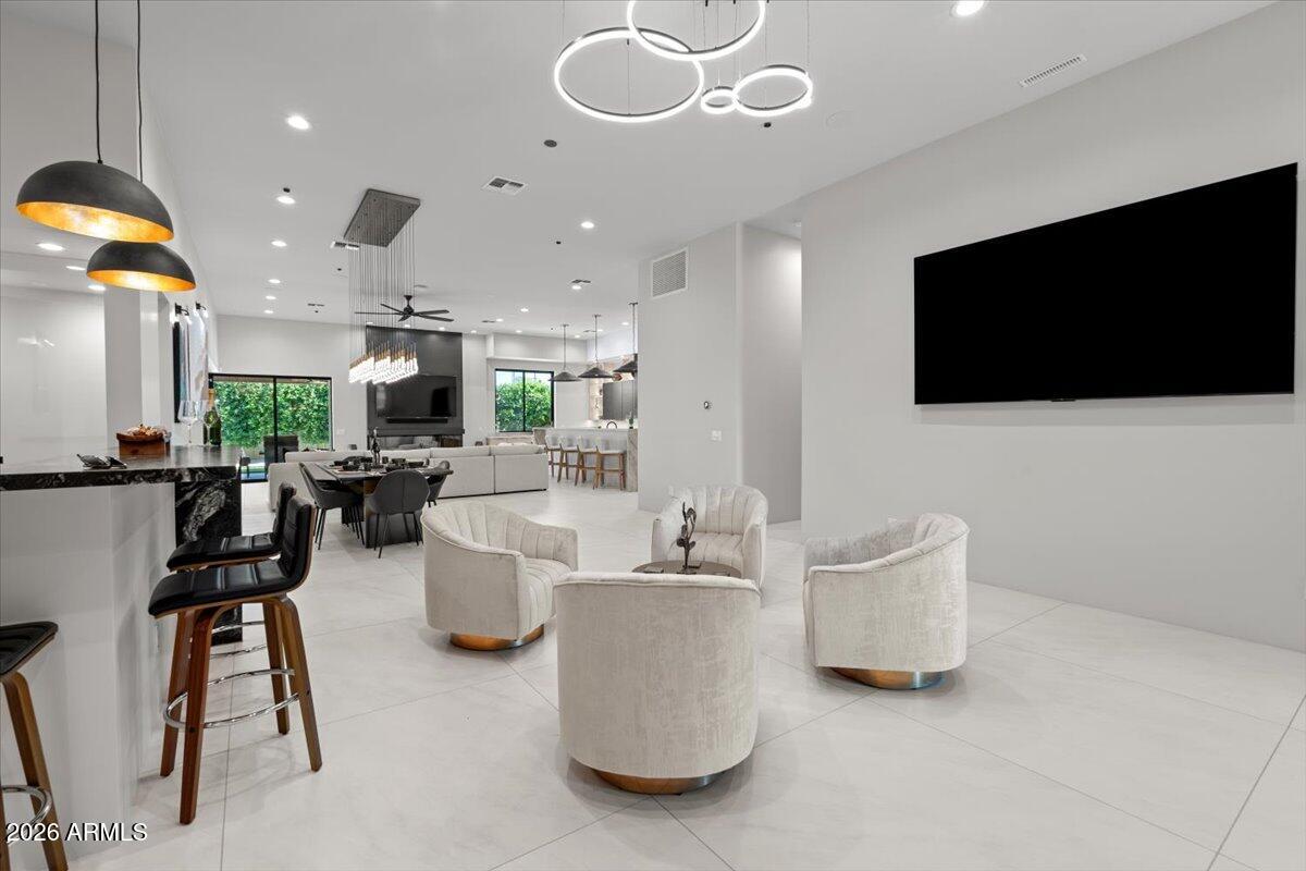 4211 N 87TH Place