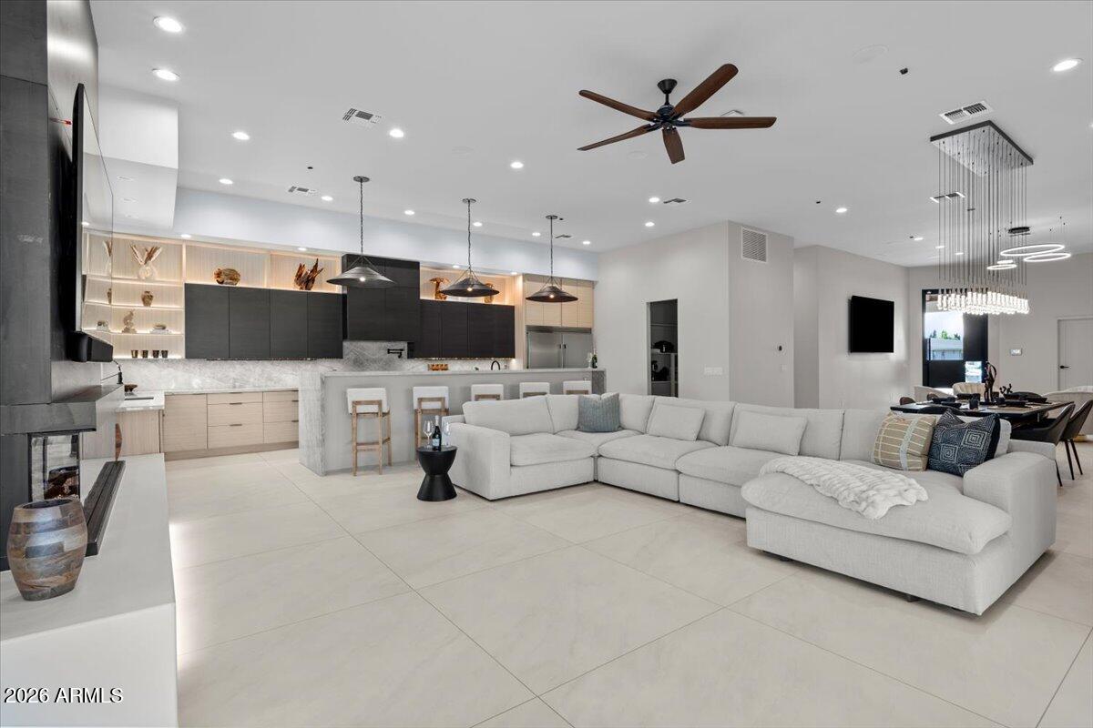 4211 N 87TH Place